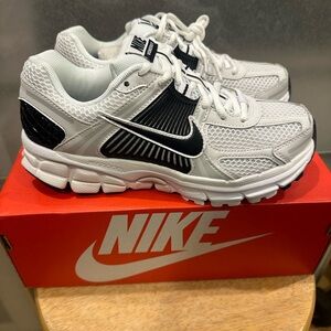 Nike Vomero 5